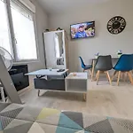 Apartment Grands Maillochon Acces Gare De Et Centre A Pieds Poitiers
