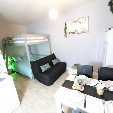 Grands Maillochon Acces Gare De Et Centre A Pieds アパート