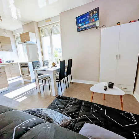 Grands Maillochon Acces Gare De Et Centre A Pieds アパート